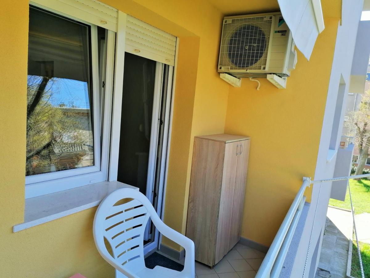 Bright & Cozy Pula Apartment Exterior photo