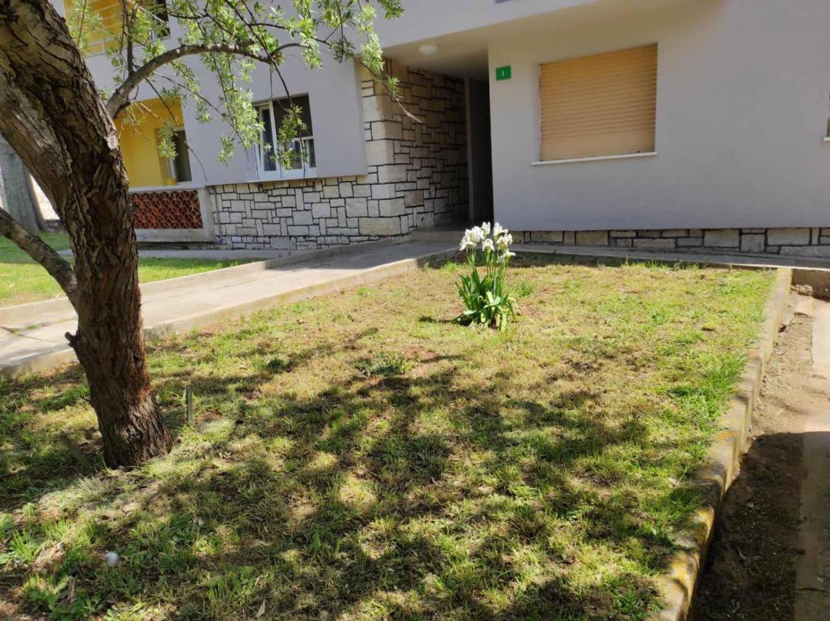 Bright & Cozy Pula Apartment Exterior photo