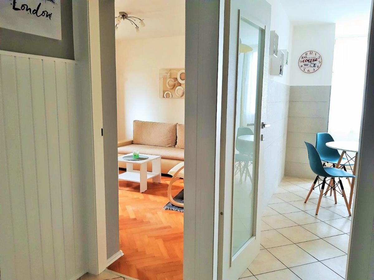 Bright & Cozy Pula Apartment Exterior photo