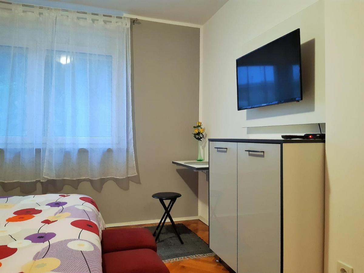 Bright & Cozy Pula Apartment Exterior photo