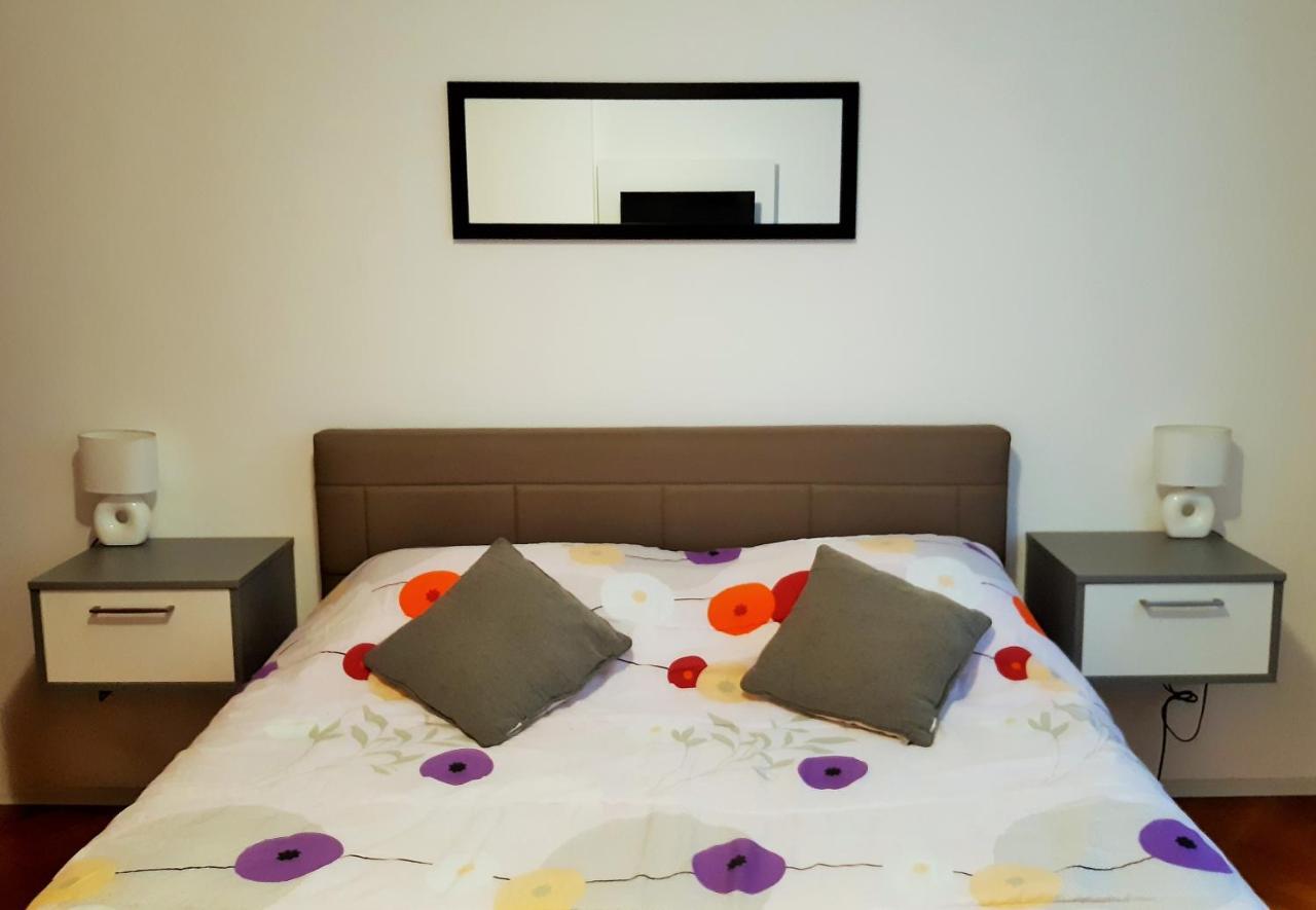 Bright & Cozy Pula Apartment Exterior photo