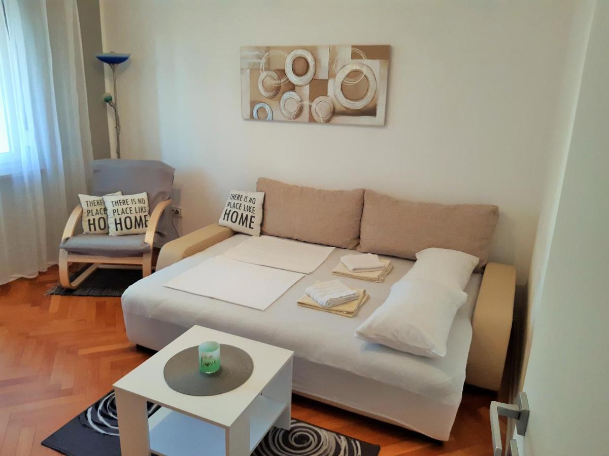 Bright & Cozy Pula Apartment Exterior photo